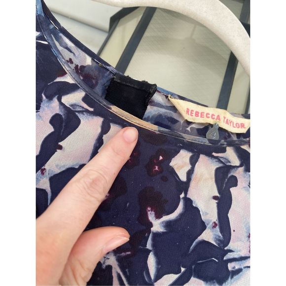 Rebecca Taylor Blue black Abstract Printed Short Sleeve Silk Blouse Sz 4 MP $200 - Picture 5 of 12